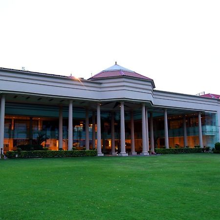 The Cabbana Resort & Spa Phagwāra Exterior foto
