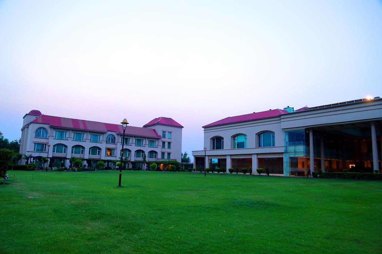 The Cabbana Resort & Spa Phagwāra Exterior foto